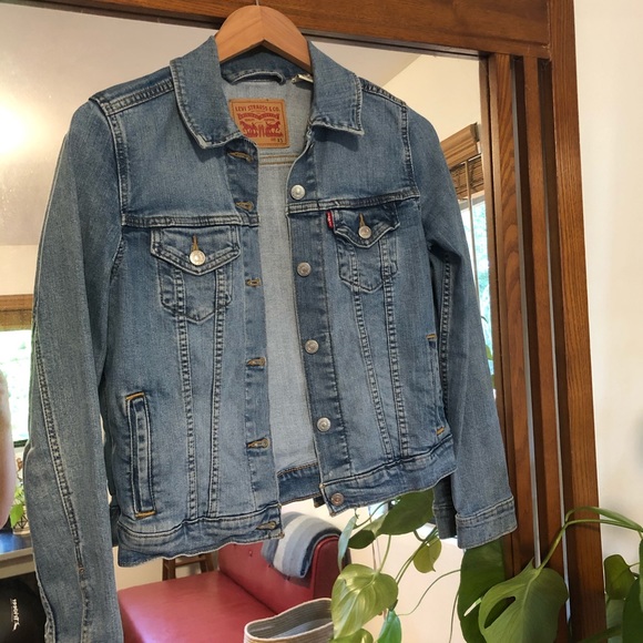 Levi’s Jean Jacket - Picture 2 of 5